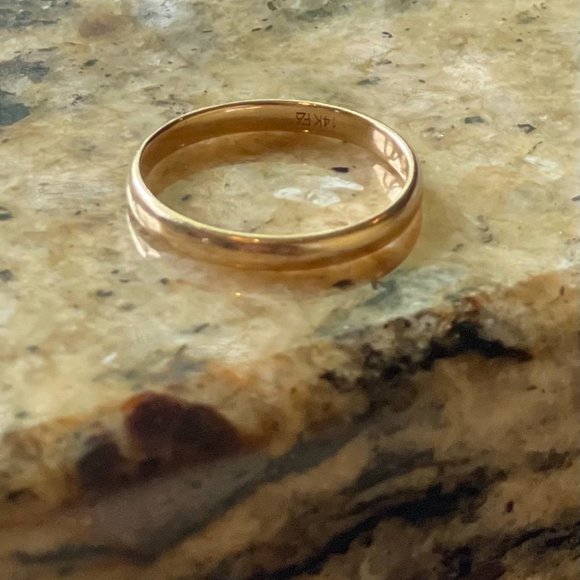Solid 14K Gold Band Size 4 - Picture 1 of 6